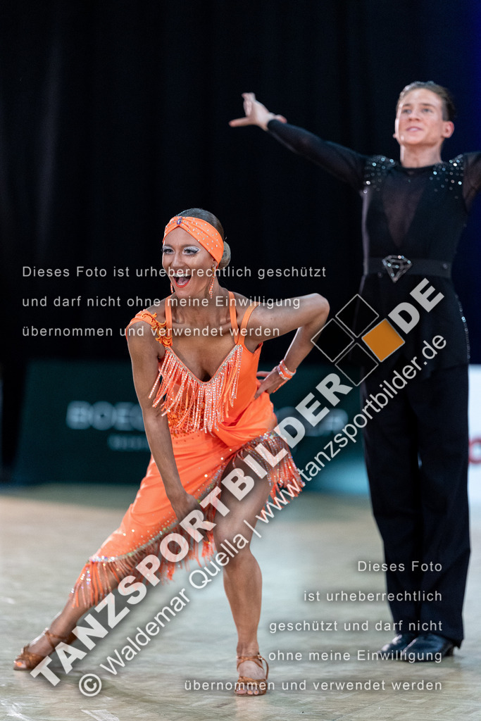 20240120-00461 | Hier finden Sie Tanz Bilder vom Latein und Standard Formationen tanzen. Sportbilder vom Tanzsport. Schöne Fotos und von Weltmeisterschaft, Europameisterschaft, Bundesliga, Regionalliga, Oberliga und Landesliga sowie von GOC Stuttgart, DanceComp, WM Bremen