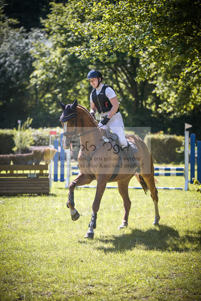 DOS_2372 | Entdecke hochwertige Reitturnierfotos von Foto Oger. Professionell, emotional und authentisch – jetzt Lieblingsmomente im Shop bestellen.Deutschlandweite Turnierfotografie. - Realisiert mit Pictrs.com