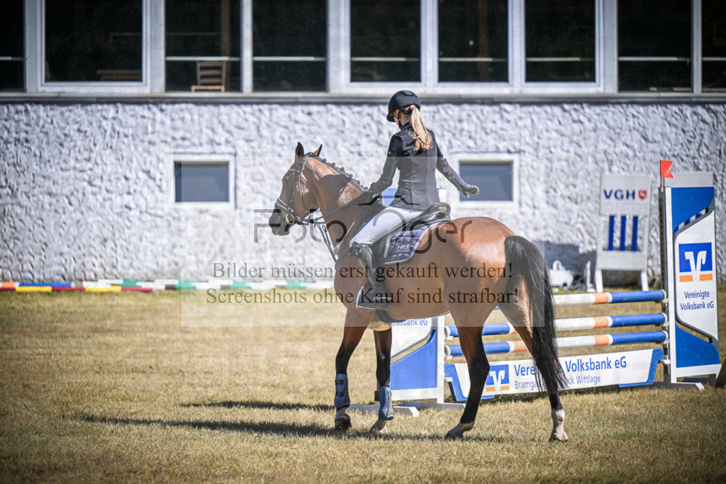DOS_1069 | Entdecke hochwertige Reitturnierfotos von Foto Oger. Professionell, emotional und authentisch – jetzt Lieblingsmomente im Shop bestellen.Deutschlandweite Turnierfotografie. - Realisiert mit Pictrs.com