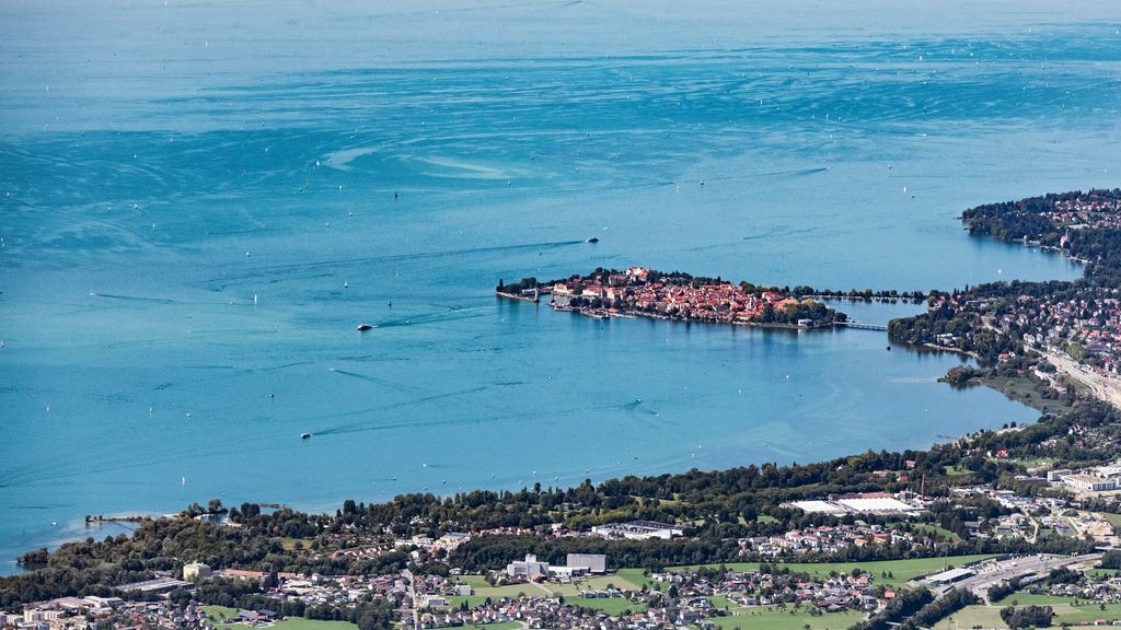 dr__0059401.jpg | LINDAU (BODENSEE) 20.08.2020 Stadtgebiet mit Außenbezirken und Innenstadtbereich in Lindau (Bodensee) im Bundesland Bayern, Deutschland. // City area with outside districts and inner city area in Lindau (Bodensee) in the state Bavaria, Germany. Foto: Daniel Reiter