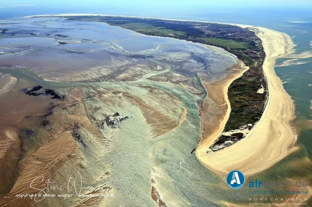Halligen-Inseln-Weltnaturerbe-Wattenmeer-Mai-23-airwatch-wagner-240A2828 | Entdecken Sie atemberaubende Luftbilder und Fotografien auf airwatch.de - Tauchen Sie ein in eine Welt voller faszinierender Aufnahmen aus der Vogelperspektive.