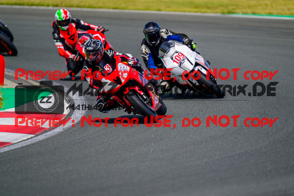 MaZZes_FotoMatrix_240725_6007705_4688 | ROT