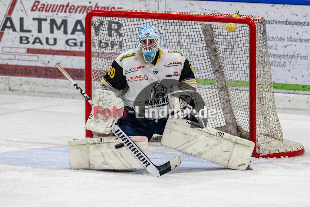 TSV Peißenberg Miners vs EA Schongau Mammuts | Eishockey Bayernliga 2023/2024, TSV Peißenberg Miners vs EA Schongau Mammuts, 20231215,
Xaver NAGEL (Mammuts Goali 80) in Aktion,
2023-12-15 in Peißenberg (Eisstadion)
80 Xaver NAGEL (Mammuts Goali 80)
Copyright: WolfgangxLindner foto-lindner.de
