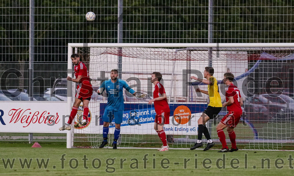 2023-09-07_087_FC_Finsing_gegen_FC_Moosinning_II | Finsing, Deutschland, 07.09.2023:
Fußball, Kreisliga 2023 / 2024, 8. Spieltag, FC Finsing gegen FC Moosinning II, Endergebnis: 3:0

Dominik Keuter (FC Finsing, #18), Torwart Daniel Schröder (FC Finsing, #1), Fabian Kövener (FC Finsing, #12), Josef Weber (FC Finsing, #3)

Foto: Christian Riedel / fotografie-riedel.net