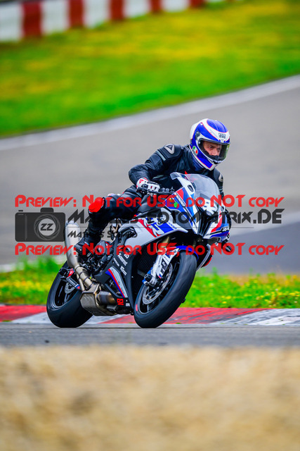 MaZZes_FotoMatrix_240804_6007705_2003 | Fotograf Mathias Schmid
Sportfotograf,
Eventfotograf,
Hochzeitsfotograf,
Portraitfotograf