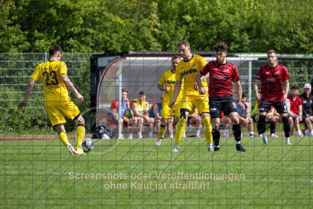 20250427_152835_0219 | #,TSV Bad Boll (rot) vs. SV Waldhausen (gelb), Fussball, Landesliga 2 - wfv, 24. Spieltag, Saison 2024/2025, Rasenplatz, Erlengarten 37, 73087 Bad Boll, 27.04.2025 - 15:00 Uhr,Foto: PhotoPeet-Sportfotografie/Peter Harich
