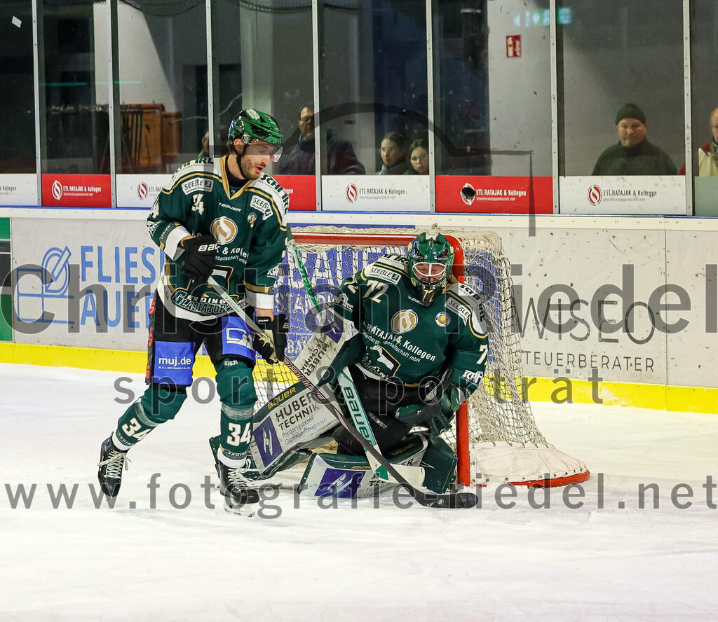 2026-02-08_036_TSV_Erding_gegen_ECDC_Memmingen_Indians | Erding, Deutschland, 08.02.2026:Eishockey, Oberliga Süd 2025 / 2026, 45. Spieltag, TSV Erding gegen ECDC Memmingen Indians, Endergebnis: Bastian Cramer (Erding Gladiators, #34), Torwart David Zabolotny (Erding Gladiators, #72)Foto: Christian Riedel / fotografie-riedel.net