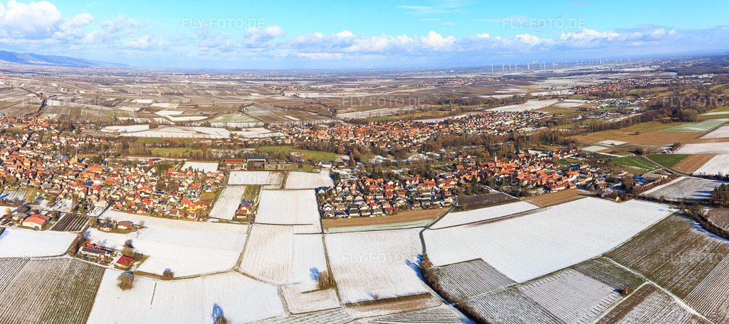 Luftbild: Ortsansicht aus Süden im Winter bei Schnee im Ortsteil Ingenheim in Billigheim-Ingenheim im Bundesland Rheinland-Pfalz in Deutschland. Foto: IMG_096162-Pano.jpg vom 15.01.2017 durch Werner Riehm/FLY-FOTO.deAuflösung des Originals: 6786 x 3024 px