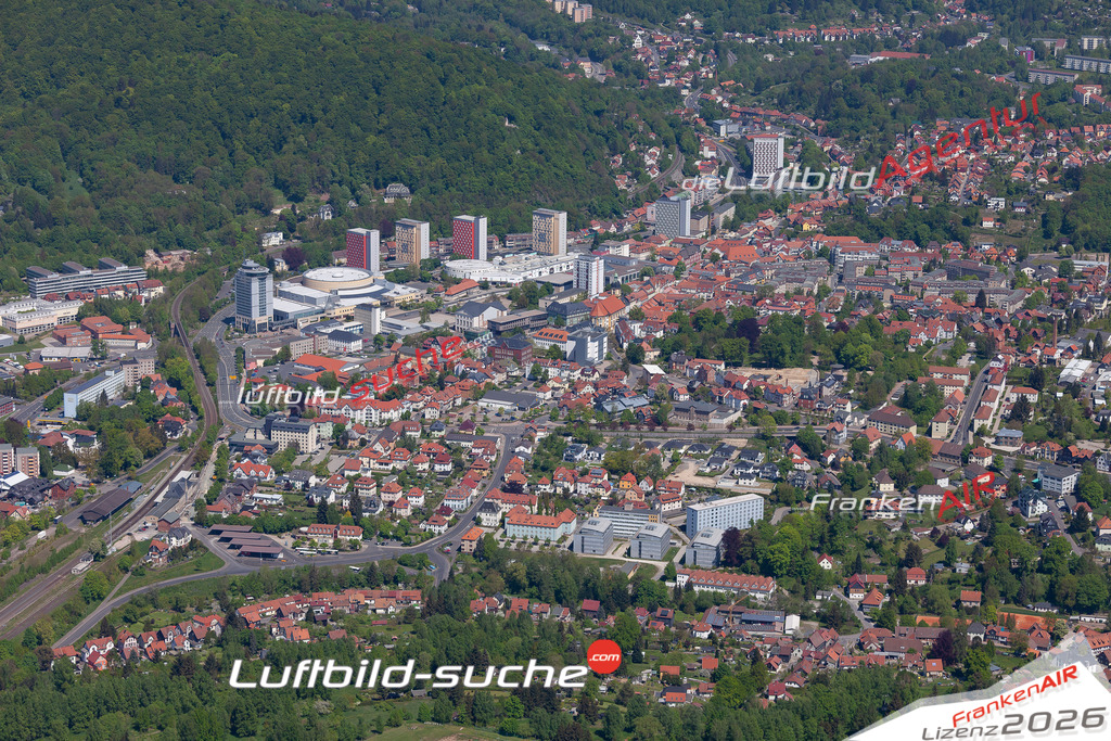 Das Luftbild der Stadt Suhl wurde 2018 vom Flugzeug heraus erstellt (keine Drohne) Aufnahmehöhe ca.400 Meter- hohe Auflösung für beste Druck-Qualität