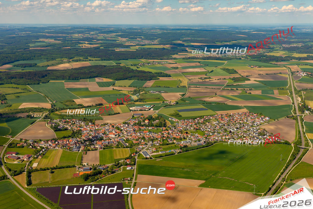 Das Luftbild zeigt :  Fünfstetten - Die Luftaufnahme wurde 2024 vom UL-Flugzeug aus erstellt ( keine Drohne ) - Hochauflösende Luftaufnahme - Für grossformatige Ausdrucke geeignet. Die Geschenkidee !Mit Lizenz und Bildrechte bestellbar