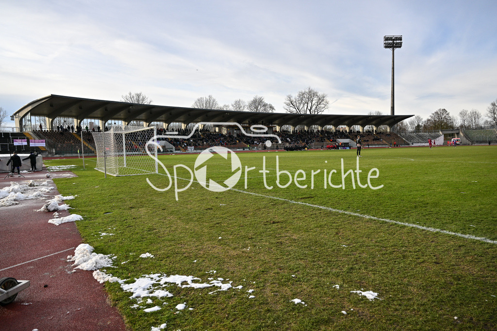 TSV Schwaben Augsburg - FC Augsburg II | das alte Rosenaustadion in Augsburg leuchtet in der Sonne / Symbolbild / Schnee / Winter / Eis / Symbolbidl /Regionalliga Bayern: TSV Schwaben Augsburg - FC Augsburg II, Rosenaustadion am 23.11.2024