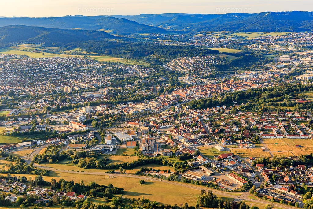 Luftbild: Stadtansicht aus Norden in Balingen im Bundesland Baden-Württemberg in Deutschland. Foto: IMG_148847.jpg vom 28.06.2025 durch Werner Riehm/FLY-FOTO.de