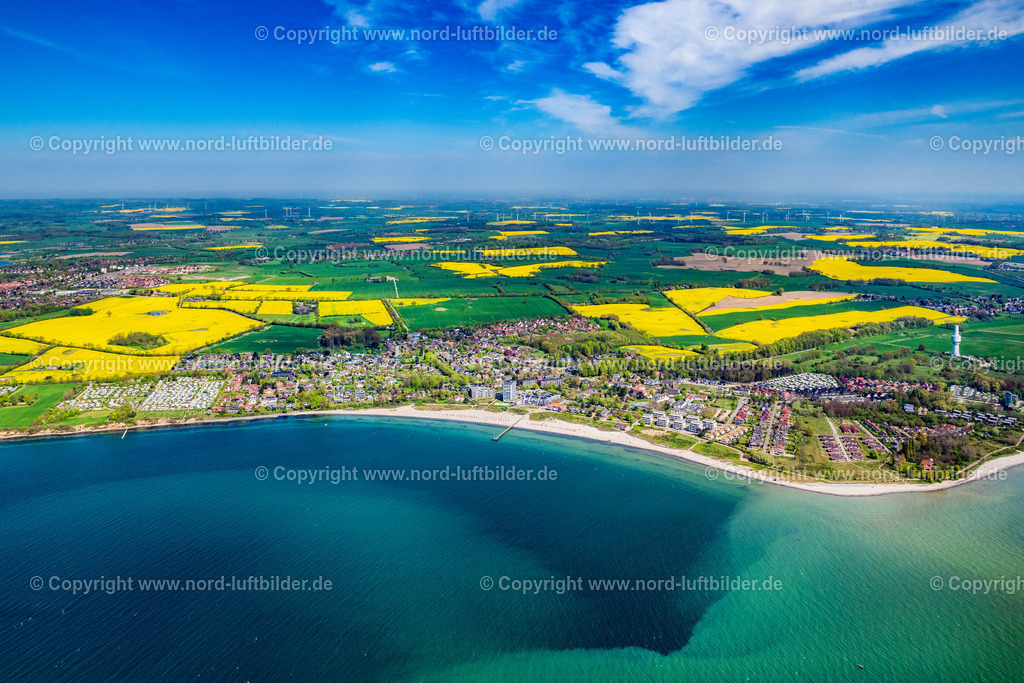 Pelzerhaken_ELS_5406010524 | PELZERHAKEN 01.05.2024 Dorfkern am Meeres- Küstenbereich der Ostsee in Pelzerhaken im Bundesland Schleswig-Holstein, Deutschland. // Village on marine coastal area of Baltic Sea in Pelzerhaken in the state Schleswig-Holstein, Germany. Foto: Martin Elsen