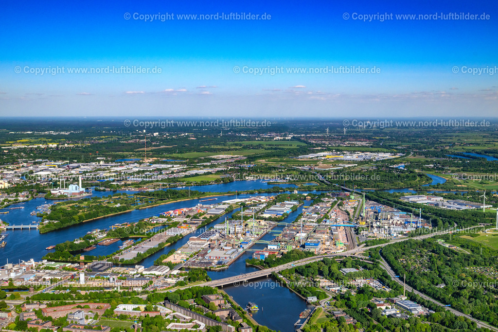 Hamburg_Veddel_Peute_ELS_8514110525 | HAMBURG 11.05.2025 Industrie- und Gewerbegebiet an der Peutestraße - Hovestraße - Müggenburger Hauptdeich entlang des Flussverlaufs der Norderelbe im Ortsteil Veddel in Hamburg, Deutschland. // Industrial and commercial area on Peutestrasse - Hovestrasse - Mueggenburger Hauptdeich in the district Veddel in Hamburg, Germany. Foto: Martin Elsen