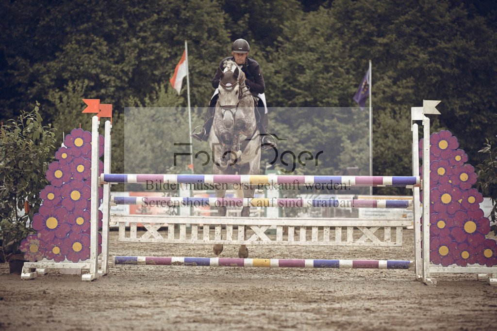 20240530-DOS_2239 | Entdecke hochwertige Reitturnierfotos von Foto Oger. Professionell, emotional und authentisch – jetzt Lieblingsmomente im Shop bestellen.Deutschlandweite Turnierfotografie. - Realisiert mit Pictrs.com