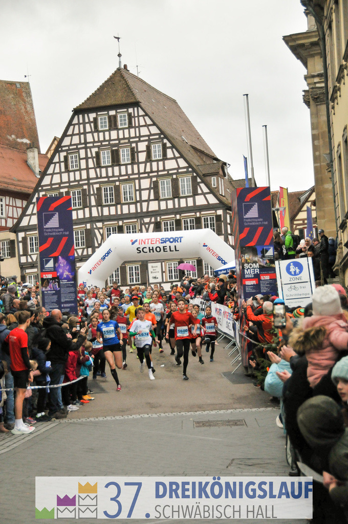 Stadtwerke Jugendlauf 1700m | 3 Koenigslauf 2023 - Realisiert mit Pictrs.com