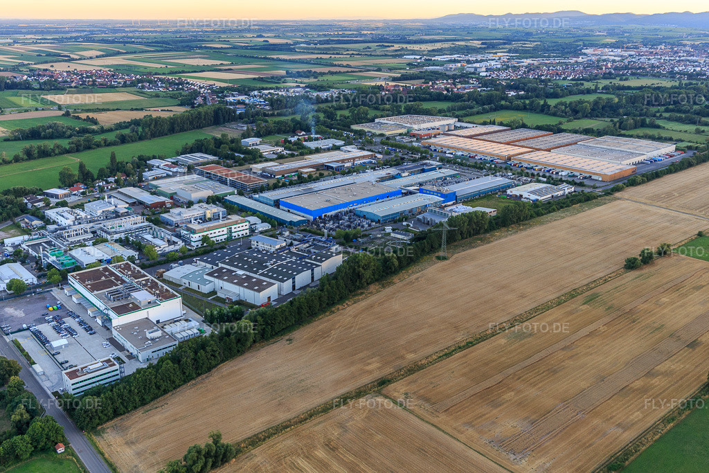 Luftbild: Industriegebiet Landau Ost von Nordosten in Landau in der Pfalz im Bundesland Rheinland-Pfalz in Deutschland. Foto: IMG_133605.jpg vom 12.07.2022 durch Werner Riehm/FLY-FOTO.de