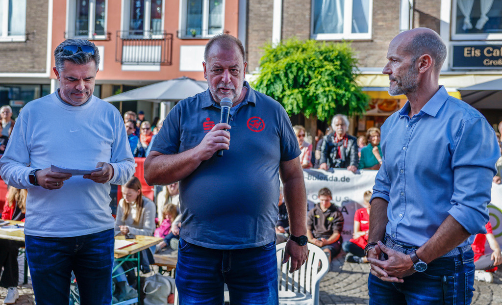 top-top.de 240913-085 | Foto, Video, Fotografie, Videografie, Fotobox, DJ, Discjockey, Musik, Musikbox, Veranstaltung, Photobooth, Amazon, Ebay, Buchtipp, Bestseller, Autor, Verlag, Buch, Wesel, Hamminkeln, NRW, Dinslaken, Rees, Drohne, Hochzeit, Party, Fotobox, Wesel, Fotograf