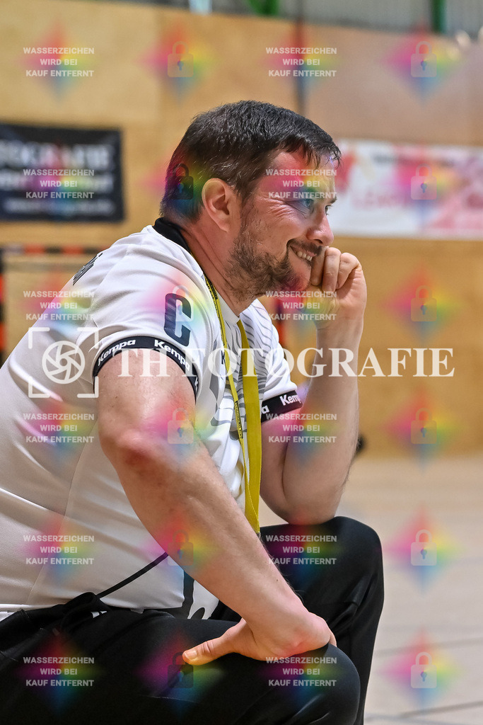 GER, SG Maulburg/Steinen - HB Kinzigtal, Frauen-Handball, Oberliga Suedbaden, 21. Spieltag, Saison 2024/2025, 06.04.2025 | Karsten Haas (SG Maulburg Steinen, Trainer)GER, SG Maulburg/Steinen - HB Kinzigtal, Frauen-Handball, Oberliga Suedbaden, 21. Spieltag, Saison 2024/2025, 06.04.2025Foto: TH Fotografie/Thomas Hess