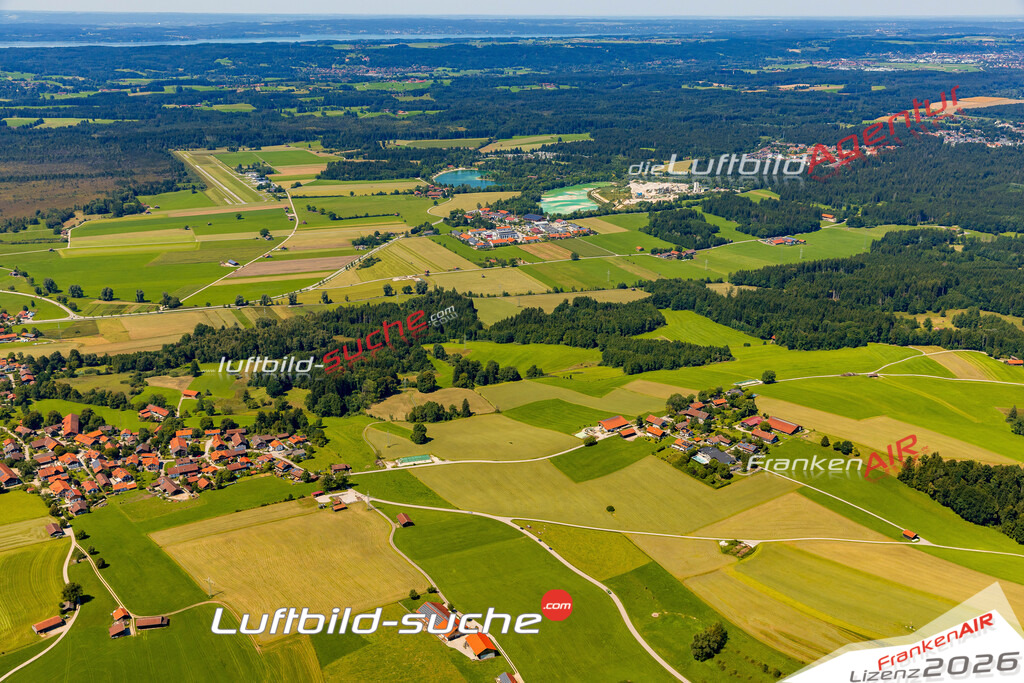 Schöne Luftaufnahme Osterhofen Königsdorf - Die Luftaufnahme wurde 2025 vom Flugzeug heraus erstellt ( keine Drohne ) - Hochauflösende Luftaufnahme - für professionelle Ausdrucke geeignet. Die Geschenkidee !Mit Lizenz und Bildrechte bestellbar