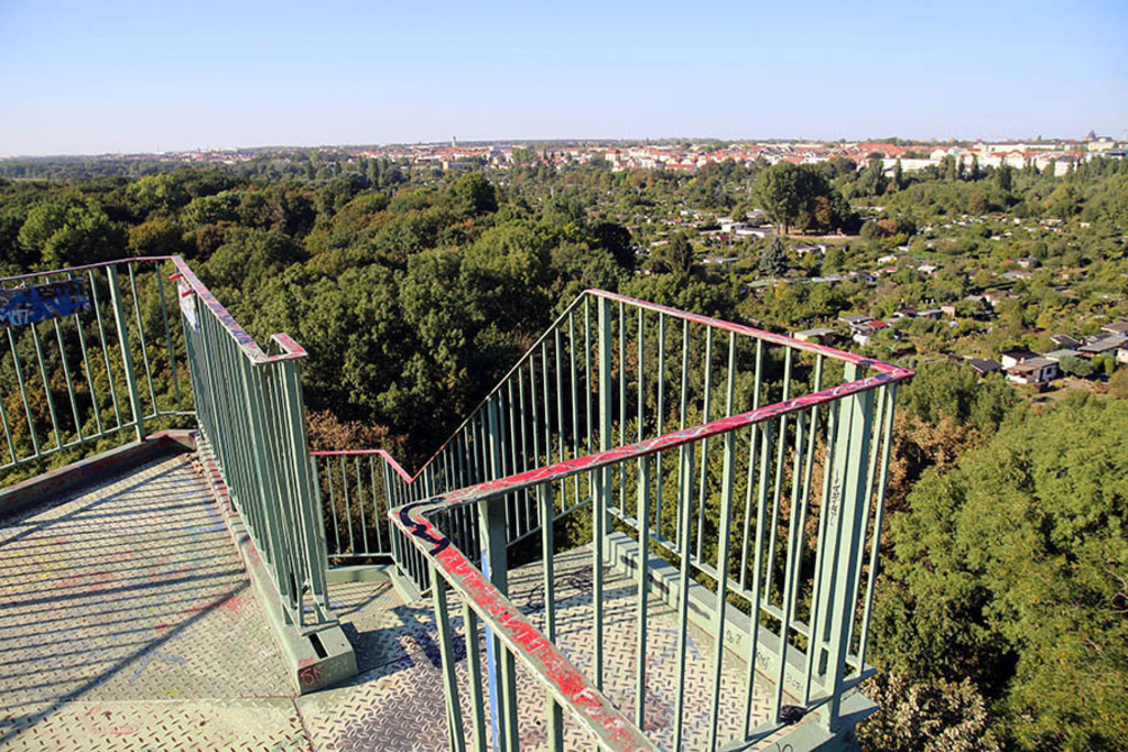 Bildlexikon Leipzig - Aussichtsturm im Rosental | Das Team hinter BILDLEXIKON LEIPZIG bündelt historische wie aktuelle Informationen über die Stadt Leipzig in Text und Bild auf einer Plattform und stellt diese der interessierten Öffentlichkeit zur Verfügung.