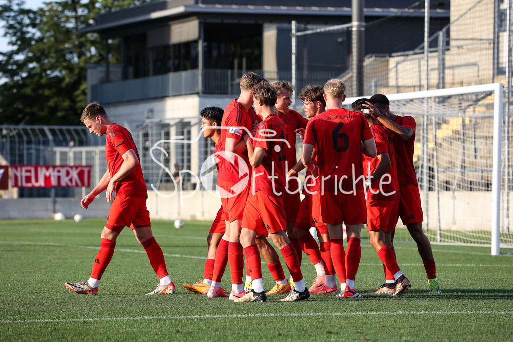 FC Bayern Amateure - SpVgg Ansbach | Jubel nach dem Treffer zum 2-0 durch Davide Dell`ERBA (FCB #7) / Freude / Tor / Torschuetze / Foulelfmeter