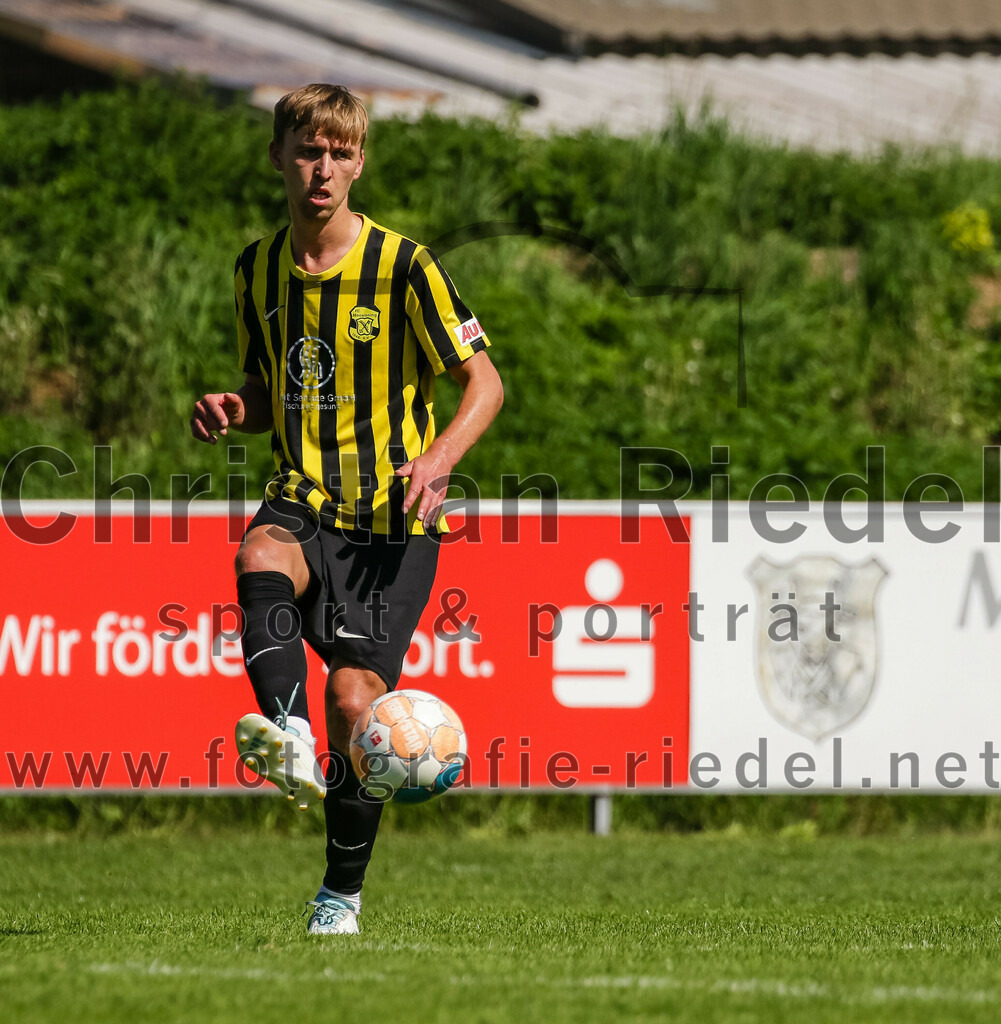 2023-08-19_045_FC_Moosinning_gegen_SV_Reichertsheim | Moosinning, Deutschland, 19.08.2023:
Fußball, Bezirksliga Oberbayern Ost 2023 / 2024, 5. Spieltag, FC Moosinning gegen SV Reichertsheim, Endergebnis: 0:4

Bastian Lanzinger (FC Moosinning, #6)

Foto: Christian Riedel / fotografie-riedel.net