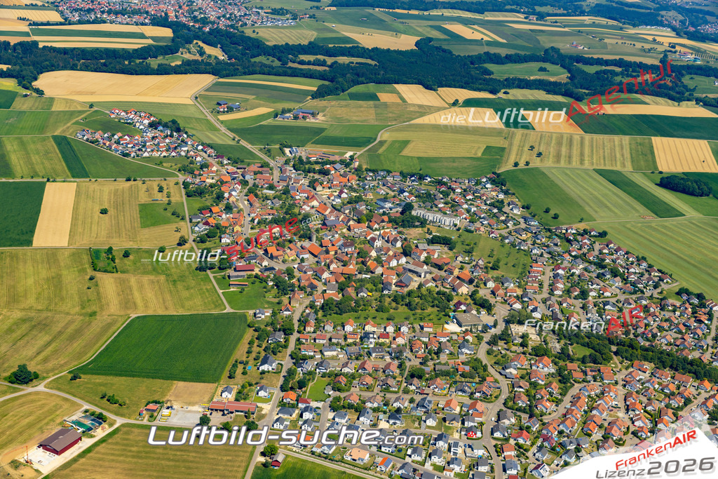 Aktuelles Luftbild von  Göggingen - Die Luftaufnahme wurde 2022 mittels UL-Flugzeug erstellt ( keine Drohne ) - hochauflösende Kamera-Systeme von  Canon -Beste Qualität - Für grossformatige Ausdrucke geeignet. Die Geschenkidee !