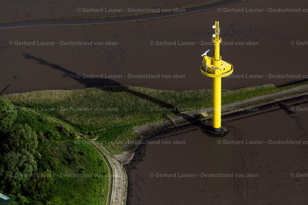 4030541 | NORDENHAM 01.06.2020 Radar- Antennen- Sendeturm und Funkmast der Flugsicherung an der Halbinsel Langlütjen 1 an der Wesermündung in die Nordsee in Nordenham im Bundesland Niedersachsen, Deutschland. // Radar Antenna Tower air traffic control on of Halbinsel Langluetjen 1 on Wesermuendung in die Nordsee in Nordenham in the state Lower Saxony, Germany. Foto: Gerhard Launer