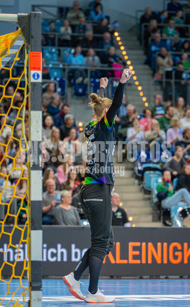Handball I Frauen I Saison 2025-2026 I 1. HBF I 15. Spieltag I VFL Oldenburg - SV Union Halle-Neustadt 0105 | Madita Kohorst (25, VfL Oldenburg) - Realisiert mit Pictrs.com