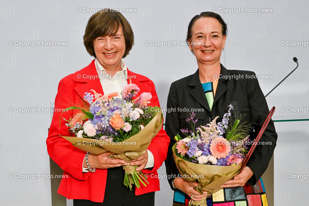Kick-off-Veranstaltung der Gruendungspraesidentin_ IDSA_ 07.07.2023-79 | 07.07.2023, Landhaus Linz AUT, Kick-off-Veranstaltung der Gruendungspraesidentin, IDSA, im Bild Claudia von der Linden (Vorsitzende des Institute of Digital Sciences Austria (IDSA) Gruendungskonvents), Stefanie Lindstaedt (Gruendungspraesidentin des Institute of Digital Sciences Austria (IDSA))
