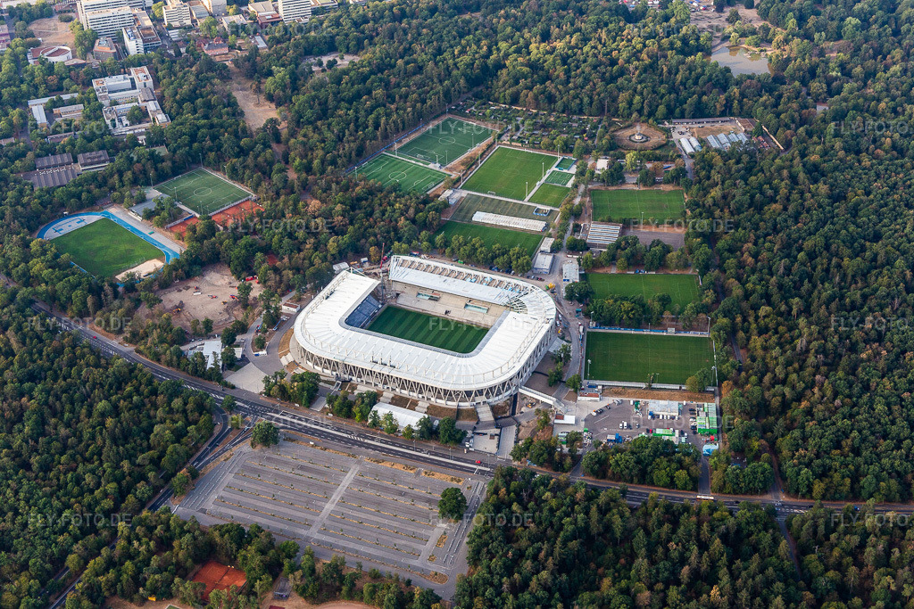 Luftbild: Neubaustelle des Wildparkstadion des Karlsruher Sport-Club GmbH & Co. KGaA im Ortsteil Innenstadt-Ost in Karlsruhe im Bundesland Baden-Württemberg in Deutschland. Foto: IMG_134184.jpg vom 26.08.2022 durch Werner Riehm/FLY-FOTO.de