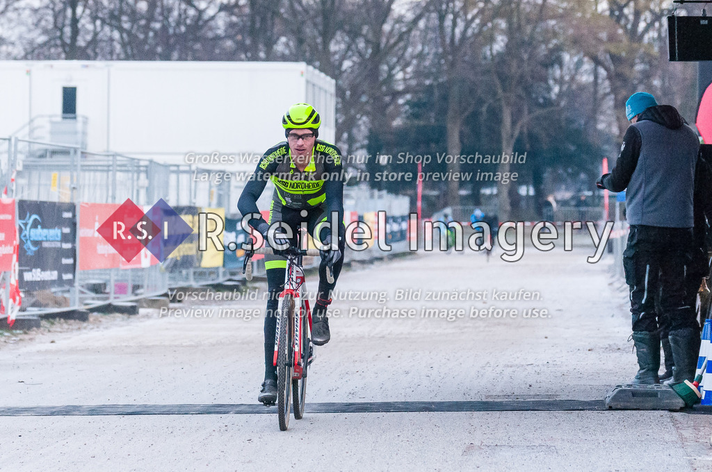 Radsport, 14. Lauf - Bikebeat Cyclo-Cross Bundesliga 2022/23 und 43. Harburger Weihnachtspreis im Stevens Cup 2022, Schwarzenbergplatz (Hamburg-Harburg), 18.12.2022 | Aus dem Rennen 6 / Männer Elite (Lizenzfahrer): 
Tim Stöver (#15, RSG Nordheide)