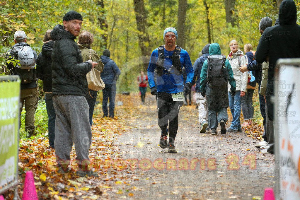 251026_1334_EX1_3662 | Sportfotografie im Rhein-Sieg Kreis, Köln, Bonn, NRW, Rheinland Pfalz, Hessen, etc. Unser Tätigkeitsfeld umfasst den Laufsport vom Volkslauf über den Marathon, Duathlon, Triathon bis zum Ultralauf wie Kölnpfad Ultra oder Schindertrail.