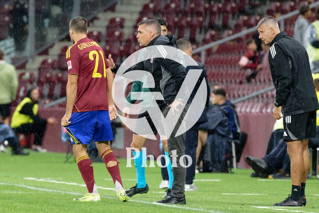 UEFA Conference League Play-offs 2nd leg - Servette FC v FC Shakhtar Donetsk | Jocelyn Gourvennec (Coach Servette FC) speaks with Jeremy Guillemenot (21 Servette FC) under eyes of Bojan Dimic (Coach assistant Servette FC)  during the UEFA Conference League Play-offs 2nd leg match between Servette FC and FC Shakhtar Donetsk at Stade de Geneve in Geneva, Switzerland