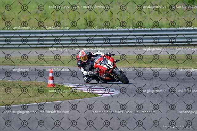 26BT02-0257 | markuskiefer.com - Realisiert mit Pictrs.com