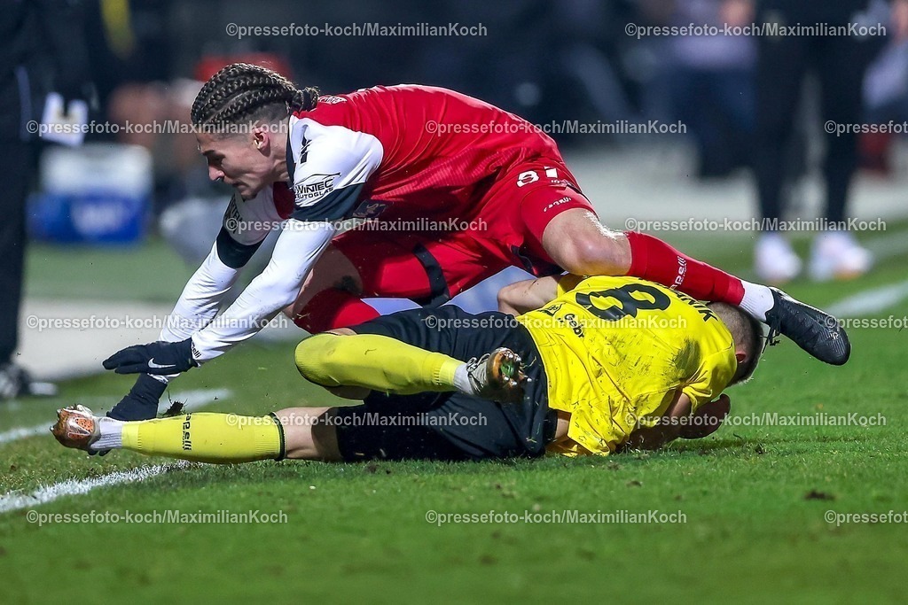 FCVK14022501021 | 14.02.2025, Fußball, FC Viktoria Köln – Alemannia Aachen, 3.Liga, Sportpark Höhenberg, Saison 2024 2025: Donny Bogicevic (Viktoria Köln #8) im Zweikampf gegen Lukas Scepanik (Alemannia Aachen #8) DFB regulations prohibit any use of photographs as image sequences and or quasi-video.
