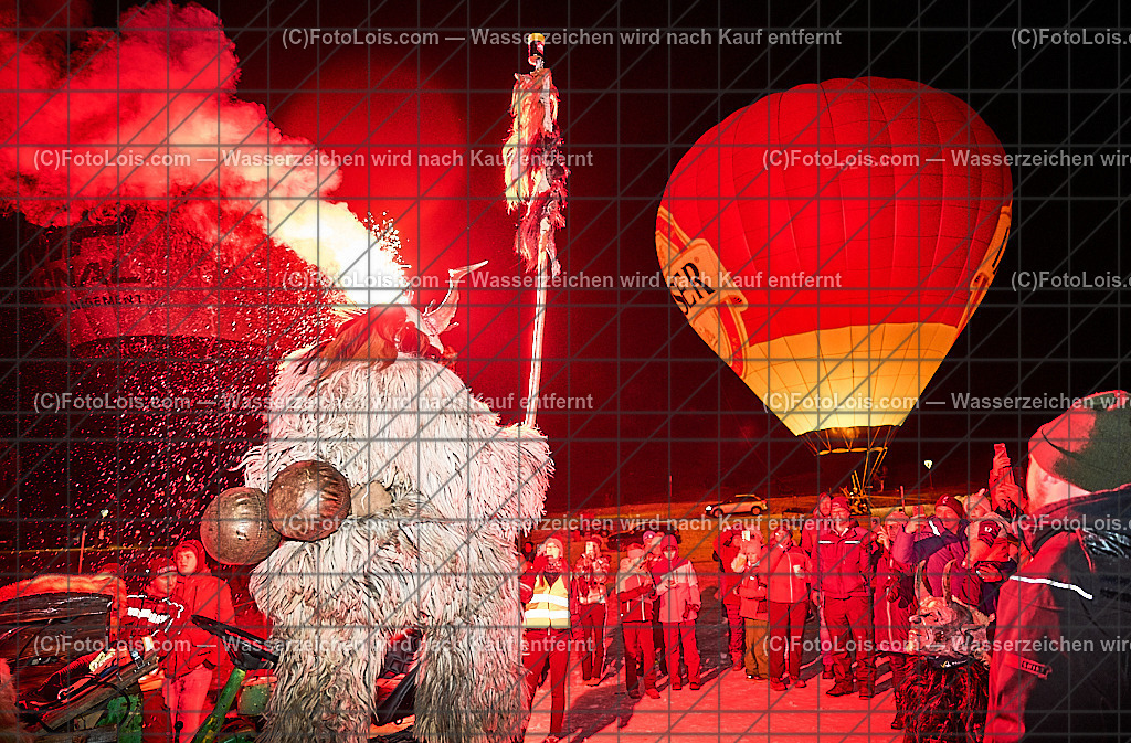 _ALP8452_NACHTderBALLONE_Lackenhof_Gaminger Oetscherteufel | ... mit dem Ballonsportclub Ötscherland aus Wieselburg, der Bergrettung Lackenhof mit einer Schauübung, der Perchtengruppe 'Gaminger Ötscherteufeln' und dem Musikverein Lackenhof, die Ballonfahrer spendeten ihre Gage in diesem Jahr dem schwer verunglückten Gerald Bernreiter alias 'KLEX' der erst nach der ReHa und einem Umbau seines Hauses in Lackenhof frühestens im Mai 2026 wieder nach Hause kommen kann, So 28. Dezember 2025.
