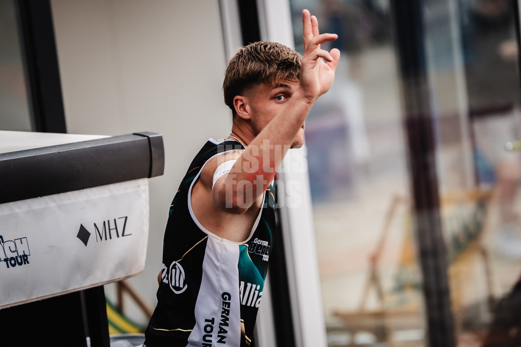 Beachvolleyball | Männer | Allianz German Beach Tour 2025 | Tourstop Bremen | 15.06.2025 | Luis Kubo läuft in die Arena ein