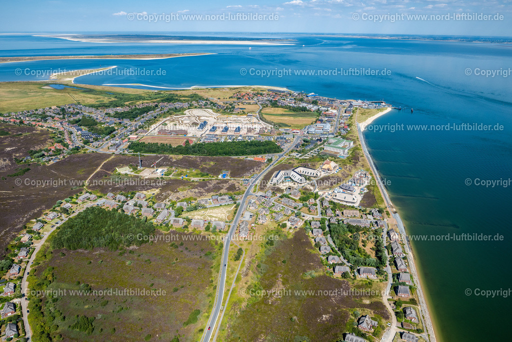 Sylt_List_Lanserhof_ELS_0356130822 | LIST 13.08.2022 Neubau- Baustelle der Hotelanlage " Lanserhof " auf der Insel Sylt im Bundesland Schleswig-Holstein, Deutschland. Weiterführende Informationen bei: BPK Brandschutz Planung Klingsch GmbH,  DS-Plan Ingenieurgesellschaft für ganzheitliche Bauberatung und Generalfachplanung mbH,  Drees & Sommer SE,  HÖFT BAU SYLT GmbH & Co. KG,  Lanserhof GmbH,  Schoeller & von Rehlingen PR GmbH. // New construction site the hotel complex " Lanserhof " on the island Sylt in the state Schleswig-Holstein, Germany. Further information at: BPK Brandschutz Planung Klingsch GmbH,  DS-Plan Ingenieurgesellschaft fuer ganzheitliche Bauberatung und Generalfachplanung mbH,  Drees & Sommer SE,  HOeFT BAU SYLT GmbH & Co. KG,  Lanserhof GmbH,  Schoeller & von Rehlingen PR GmbH. Foto: Martin Elsen