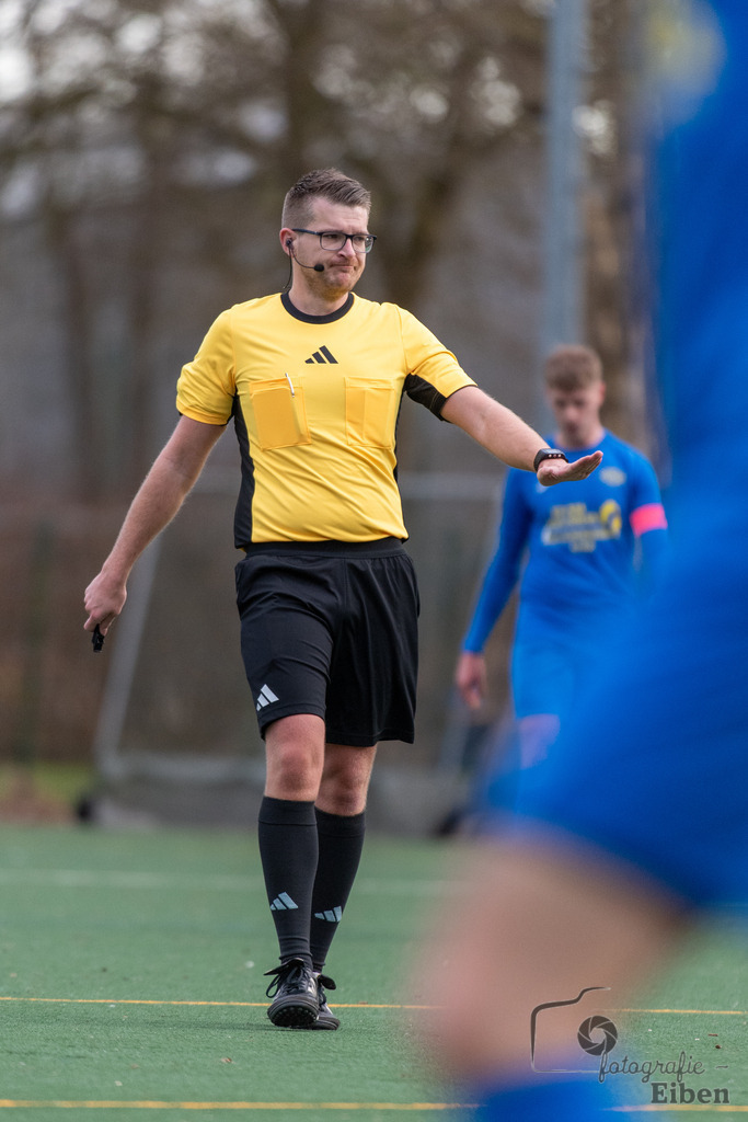 GVO Oldenburg-VFL Germania Leer | Herren Bezirks-Testspiel; GVO Oldenburg (rot)-VFL Germania Leer (blau) am 02.03.2025 in Oldenburger (Sportpark Osternburg); Photo: Philip Eiben 2025 - Realisiert mit Pictrs.com