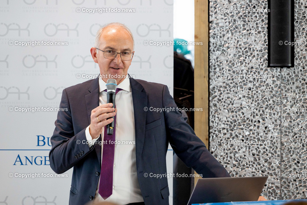 BKAÄ-Enquete_ JKU Med Campus I_ 10.05.2023-26 | 10.05.2023, Linz, AUT, JKU medLOFT, Arbeitsplatz Spital, wie die Jungen künftig arbeiten wollen, im Bild Bernd Lamprecht (Primar, Vorstand der Klinik für Lungenheilkunde am Kepler Universitätsklinikum)