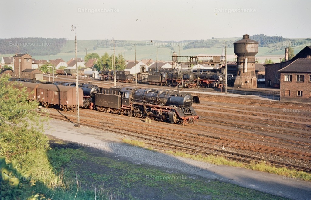 Bild0004 | Stöbern Sie durch einzigartige Aufnahmen und finden die perfekte Aufnahme für jeden Eisenbahnentheusiast! Stellen Sie sich aus einer Reihe von Möglichkeiten wie der Druck auf Leinwände, Fotoposter, Kalender oder Magnetfotos Ihr Geschenk zusammen - Realisiert mit Pictrs.com
