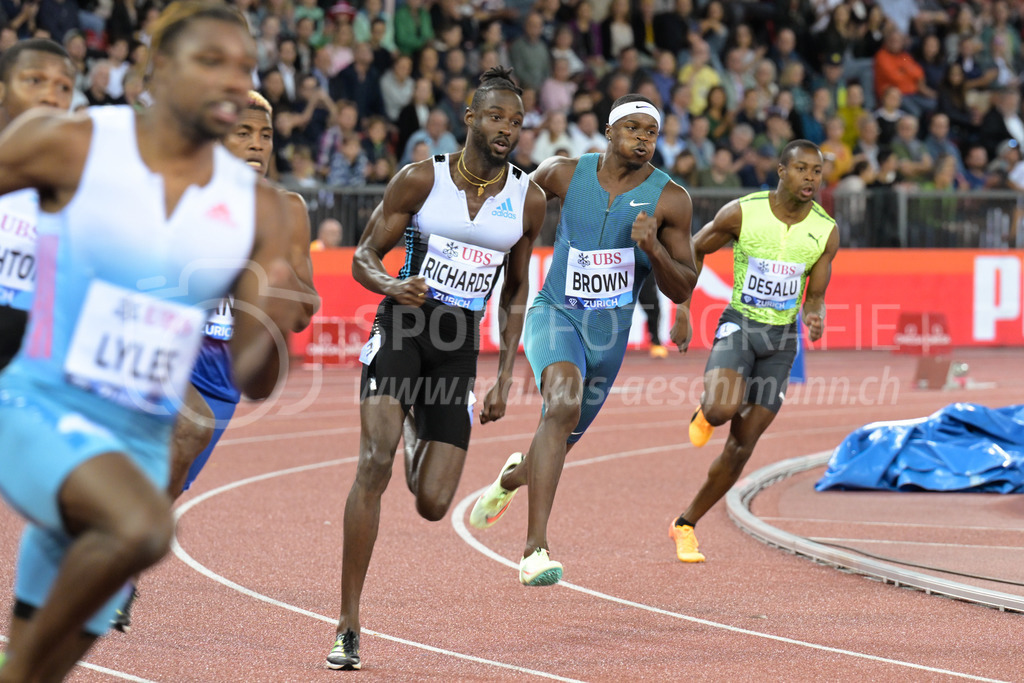 Leichtathletik: Weltklasse Zürich | 08.09.2022, Zürich, Letzigrund, Leichtathletik: Weltklasse Zürich, RICHARDS Jereem (TTO), BROWN Aaron (CAN) und DESALU Eseosa Fostine (ITA) im 200m-Lauf der Männer. - Realisiert mit Pictrs.com