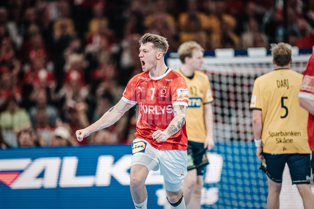 Handball | Herren | EHF EURO 2024 | European Championshop Men 2024 Final Tournament | Dänemark vs. Schweden | 19.01.2024 | Emil Jakobsen (#7, Dänemark, DEN) jubelt