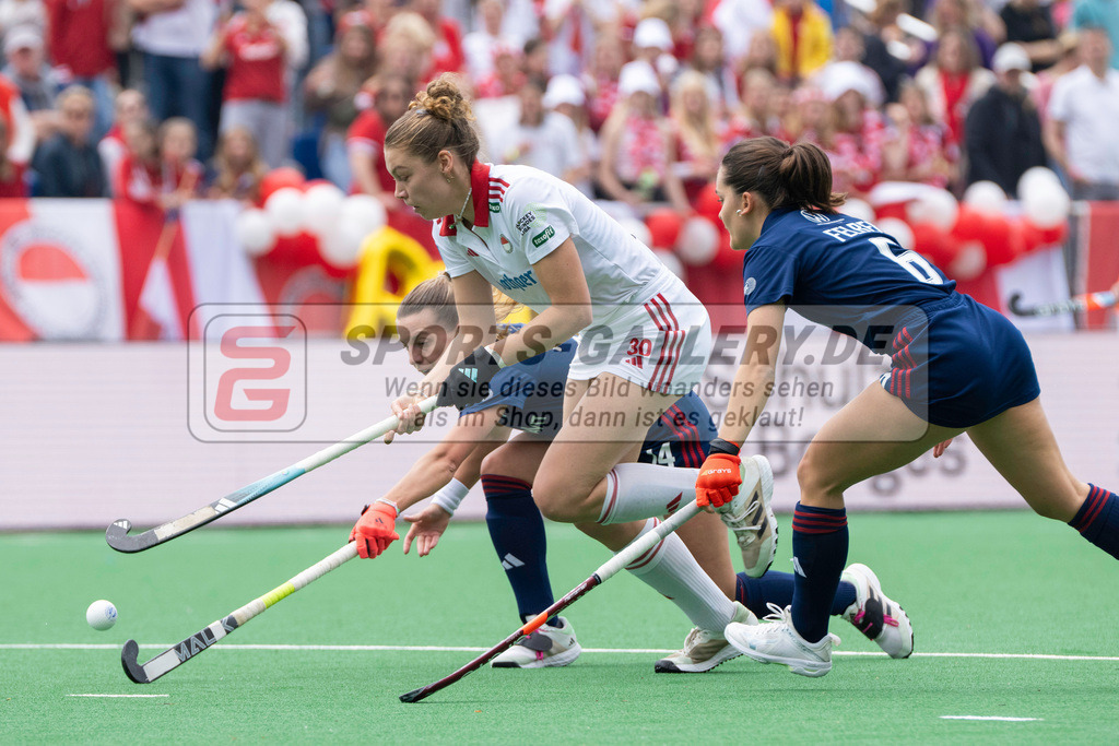 Final4_20240518-1158-0057 | Bonn, Deutschland, 18.05.2024: Felicia Wiedermann (Rot-Weiss Koeln), Finona Felber (Mannheimer HC) in Aktion waehrend des Spiels der Deutsche Feldhockey-Meisterschaften 2024 zwischen Final 4 Damen Rot Weiss Köln - Mannheimer HC im Bonner THV am 18.05.2024 in Bonn, Deutschland. (Foto von Stephan Fehrmann)

Bonn, Germany, 18.05.2024: Felicia Wiedermann (Rot-Weiss Koeln), Finona Felber (Mannheimer HC) in action during the game of Deutsche Feldhockey-Meisterschaften 2024 between Final 4 Damen Rot Weiss Köln - Mannheimer HC in Bonner THV at 18.05.2024 in Bonn, Deutschland. (Foto from Stephan Fehrmann)