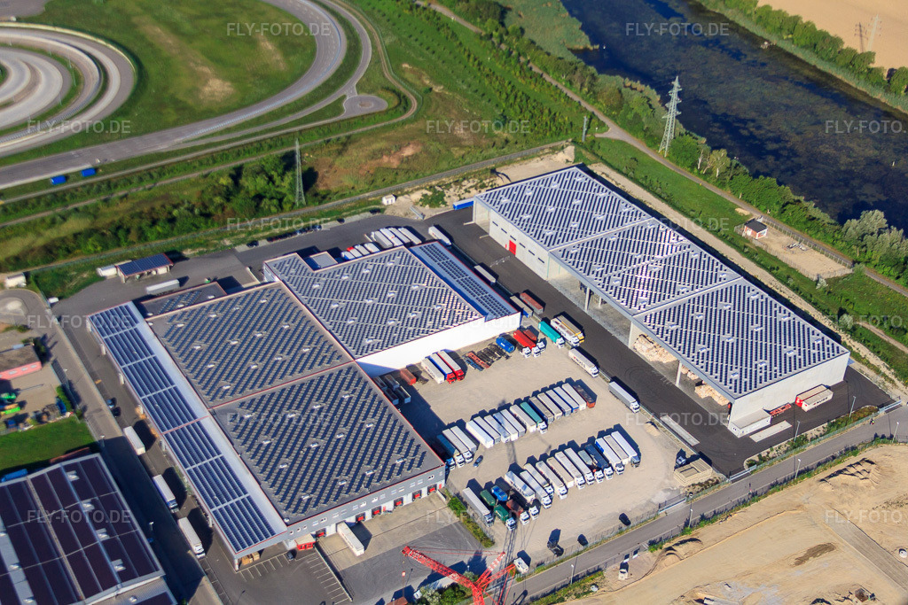Luftbild: Hallen und LKW der NUSS-Unternehmensgruppe im Industriegebiet Oberwald in Wörth am Rhein im Bundesland Rheinland-Pfalz in Deutschland. Foto: IMG_51711.jpg vom 11.08.2012 durch Werner Riehm/FLY-FOTO.deWhatsApp