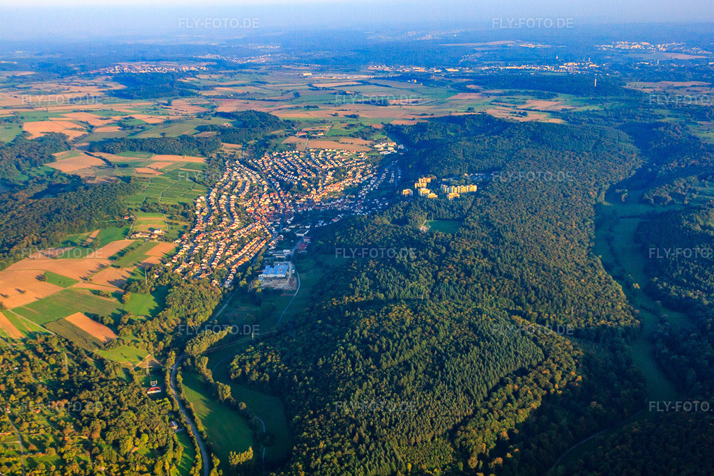 Luftbild: Ortsansicht von Nordwesten in Eisingen im Bundesland Baden-Württemberg in Deutschland. Foto: IMG_59901.jpg vom 24.09.2013 durch Werner Riehm/FLY-FOTO.deAuflösung des Originals: 4752 x 3168 px