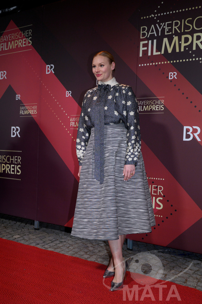 _DWI5282 | Rosalie Thomass bei der Verleihung des 47. Bayerischen Filmpreises 2026  im Prinzregententheater. München, Deutschland. Der Bayerische Filmpreis wird seit 1979 von der Bayerischen Staatsregierung verliehen, um die Bedeutung des Kinofilms als Kulturgut herauszustellen - Realisiert mit Pictrs.com