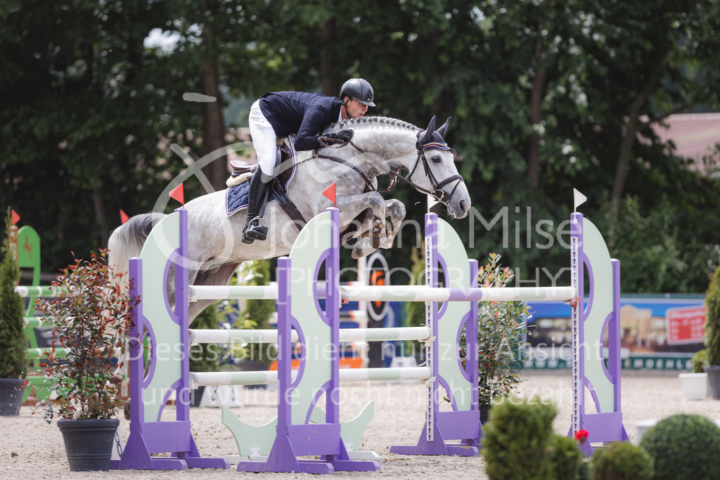 220614_Mühlen_SprPfM-602 | Late Entry Mühlen
Springprüfung Kl.M* 6-8j. Pferde gl. Einlaufprüfung für 6j. Pferde
14.06.2022